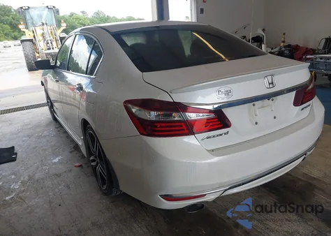 2017 Honda Accord Sport z USA, uszkodzony, nr VIN 1HGCR2F56HA143320